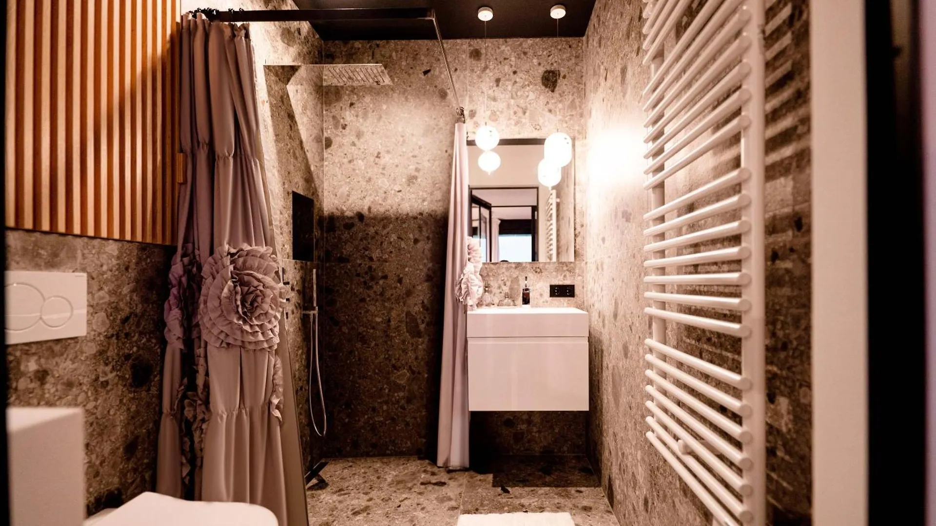 Sky21 Lux Stay With Pool, Gym, Spa & City Views 卢森堡 公寓